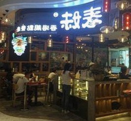 海角大神与姐姐私密互动引热议，礼物背后的故事揭秘